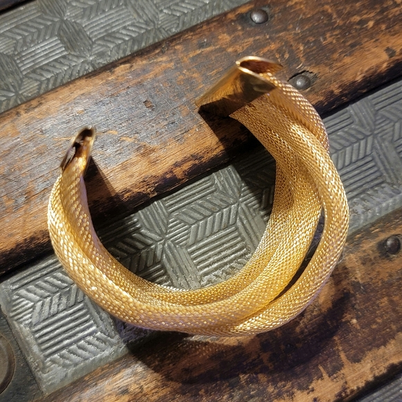 Gold cuff bracelets - Picture 5 of 9